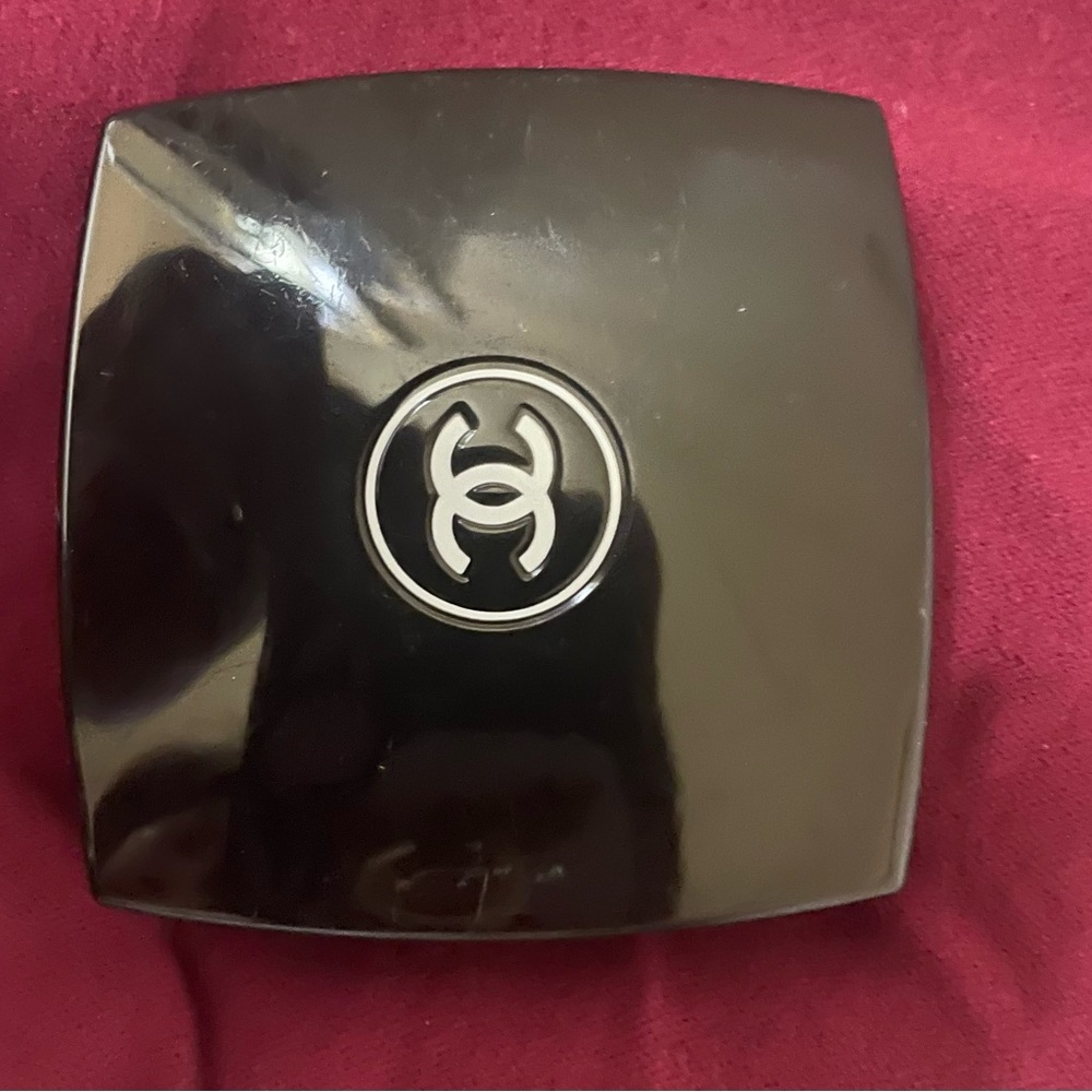 CHANEL eye shadow